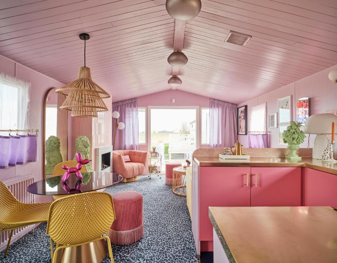 Fun Barbie Inspired, 6 Berth Caravan - Camber Sands Holiday Park, Near The Beach Eksteriør billede