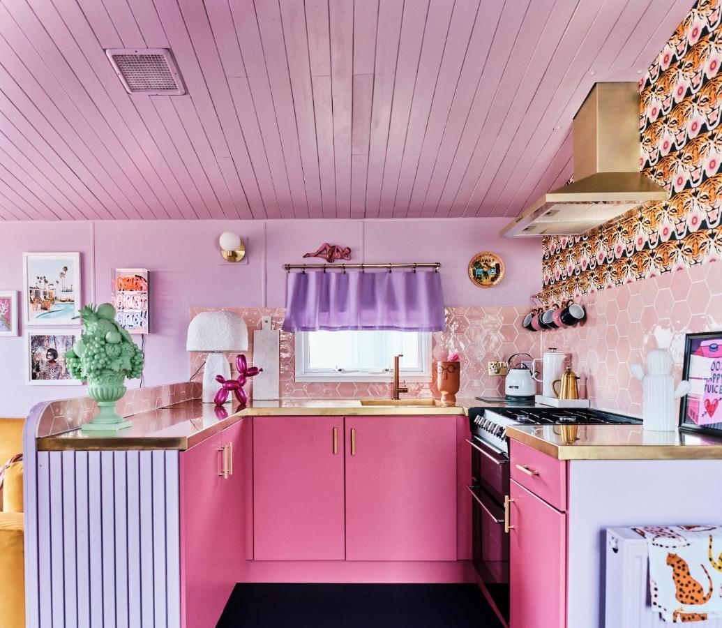 Fun Barbie Inspired, 6 Berth Caravan - Camber Sands Holiday Park, Near The Beach Eksteriør billede